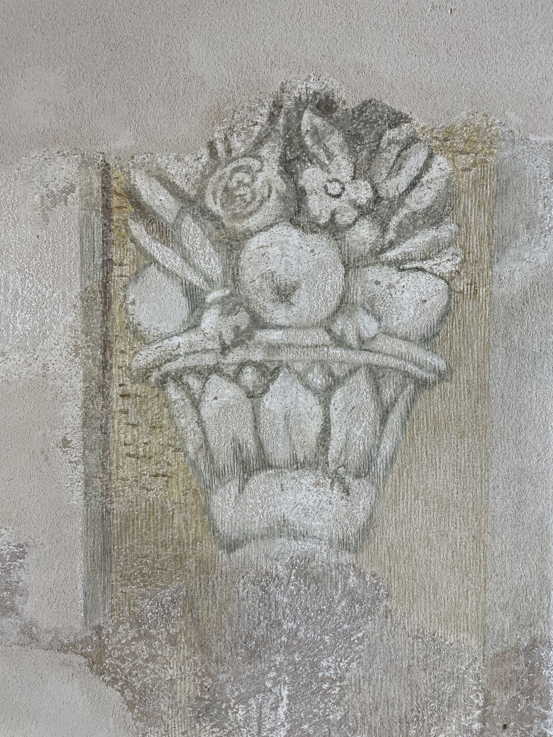 Ornements dorés et peints. Ange et roseau.