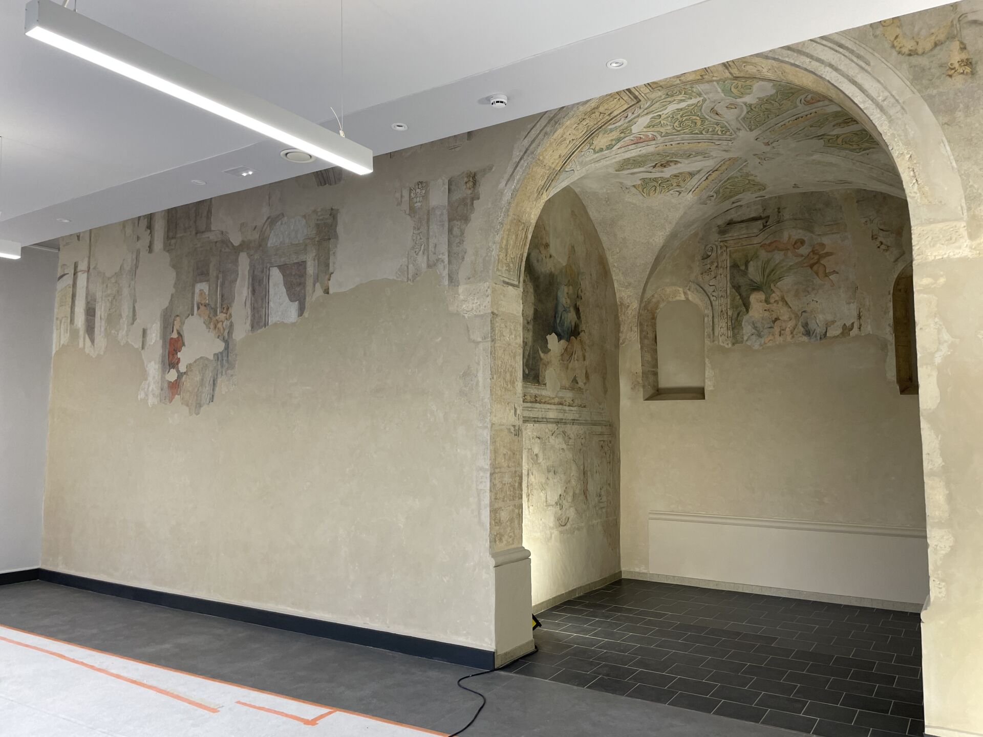 Apres restauration peinture Restitution des enduits de terre et chaux